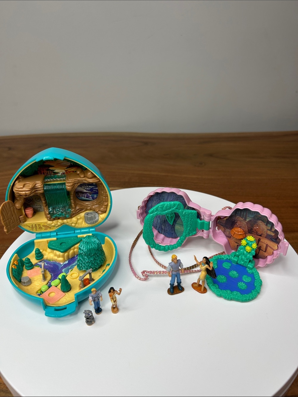 Vintage Disney Pocahontas Polly Pocket Playcase & Locket Lot